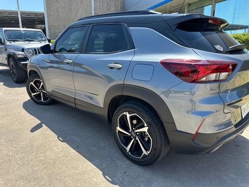 Used 2021 Chevrolet TrailBlazer RS w/ Sun and Liftgate Package FWD image 3