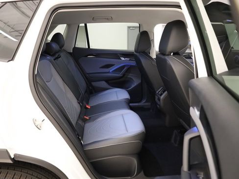 New 2026 Volkswagen Tiguan SE image 31