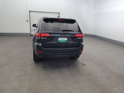 Used 2017 Jeep Grand Cherokee Altitude AWD/4WD image 6