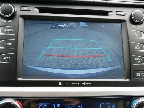 Used 2017 Toyota Highlander XLE AWD/4WD image 19