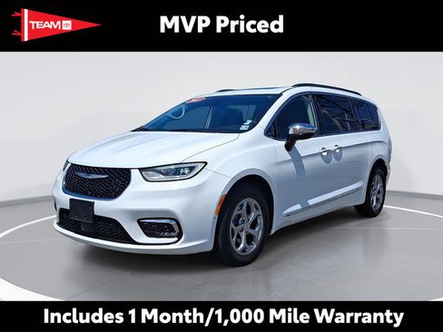 Used 2023 Chrysler Pacifica Limited AWD/4WD image 1
