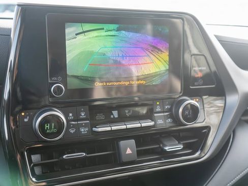 Used 2024 Toyota Highlander XLE image 33