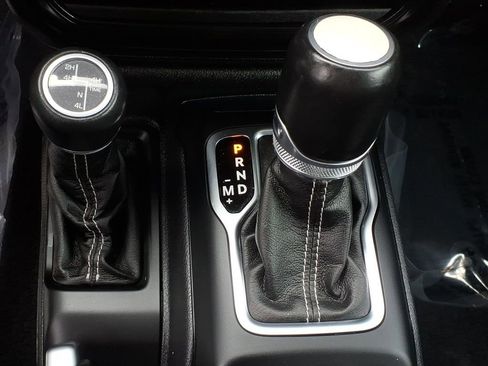 Used 2022 Jeep Wrangler Unlimited Sahara w/ Cold Weather Group AWD/4WD image 14