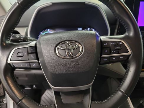 Used 2023 Toyota Highlander XLE AWD/4WD image 23