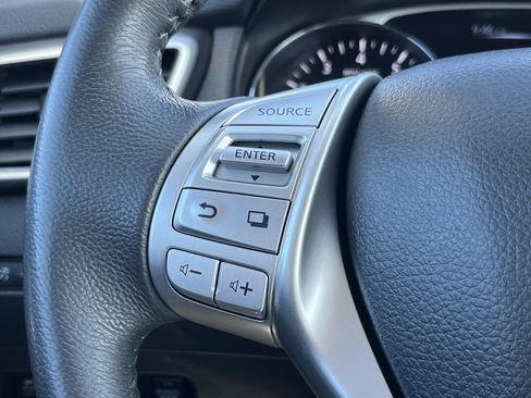 Used 2014 Nissan Rogue SL image 22