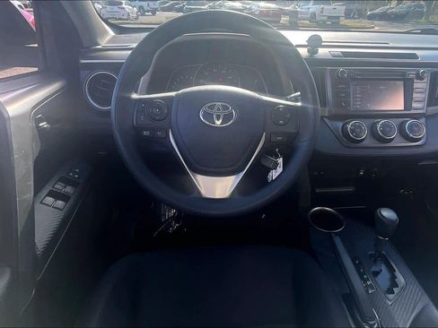 Used 2014 Toyota RAV4 LE image 6