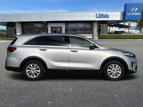 Used 2019 Kia Sorento L image 8