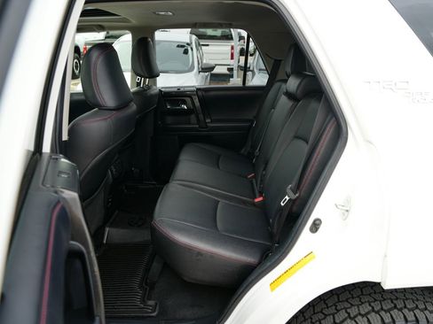 Used 2018 Toyota 4Runner TRD Off-Road Premium AWD/4WD image 25