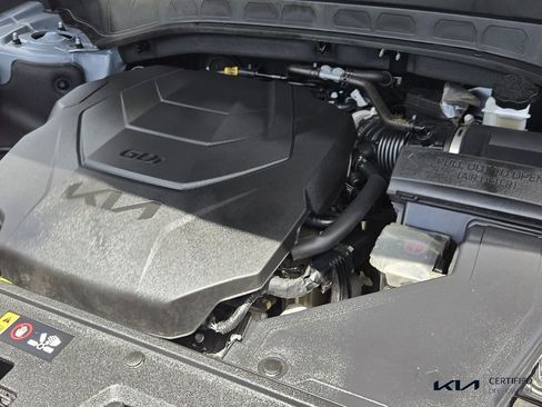 Certified 2025 Kia Telluride LX image 19