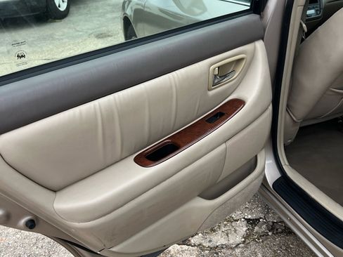 Used 2002 Toyota Avalon XLS image 9