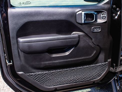 Used 2023 Jeep Wrangler Unlimited w/ Cold Weather Group AWD/4WD image 8