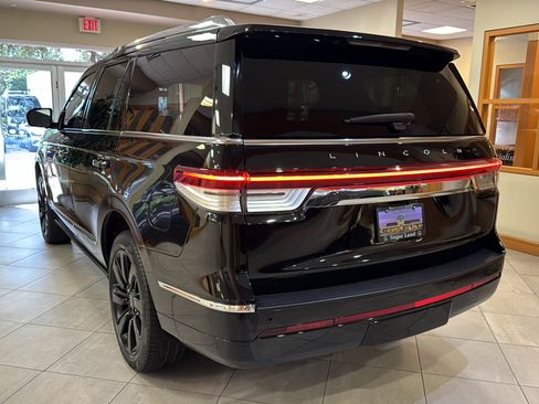 Used 2024 Lincoln Navigator Reserve AWD/4WD image 4