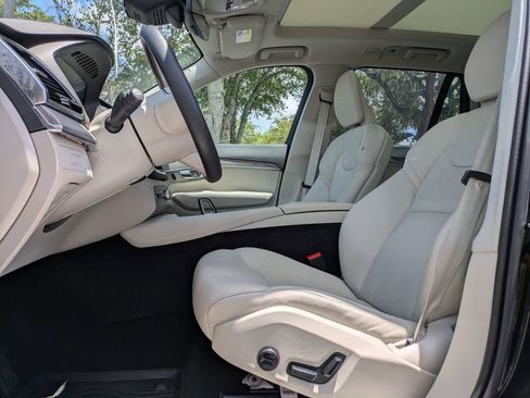 Certified 2024 Volvo XC90 T8 Plus AWD/4WD image 2