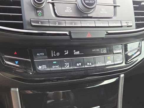 Used 2017 Honda Accord Sport image 28