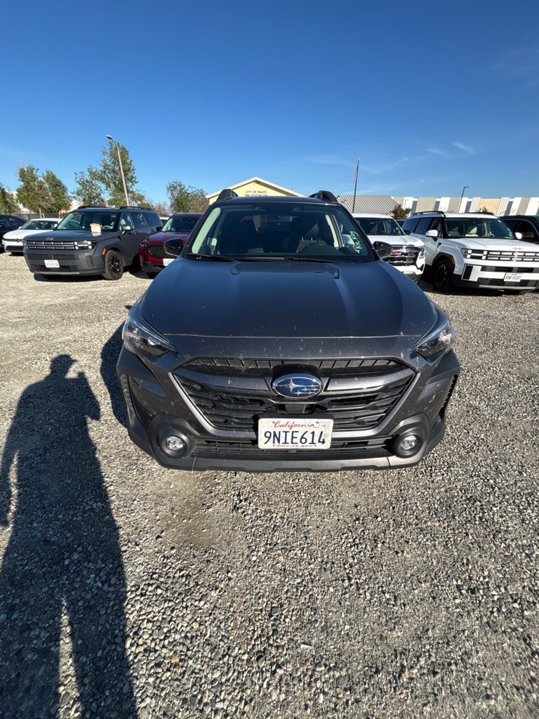 Used 2025 Subaru Outback Premium AWD/4WD image 2