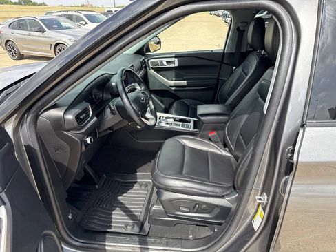 Used 2023 Ford Explorer XLT w/ Equipment Group 202A RWD image 19