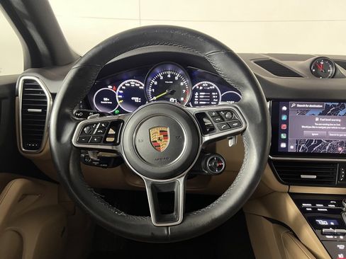 Certified 2022 Porsche Cayenne Platinum Edition w/ Premium Package Plus image 23