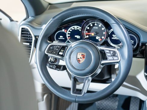 Certified 2023 Porsche Cayenne AWD/4WD image 25