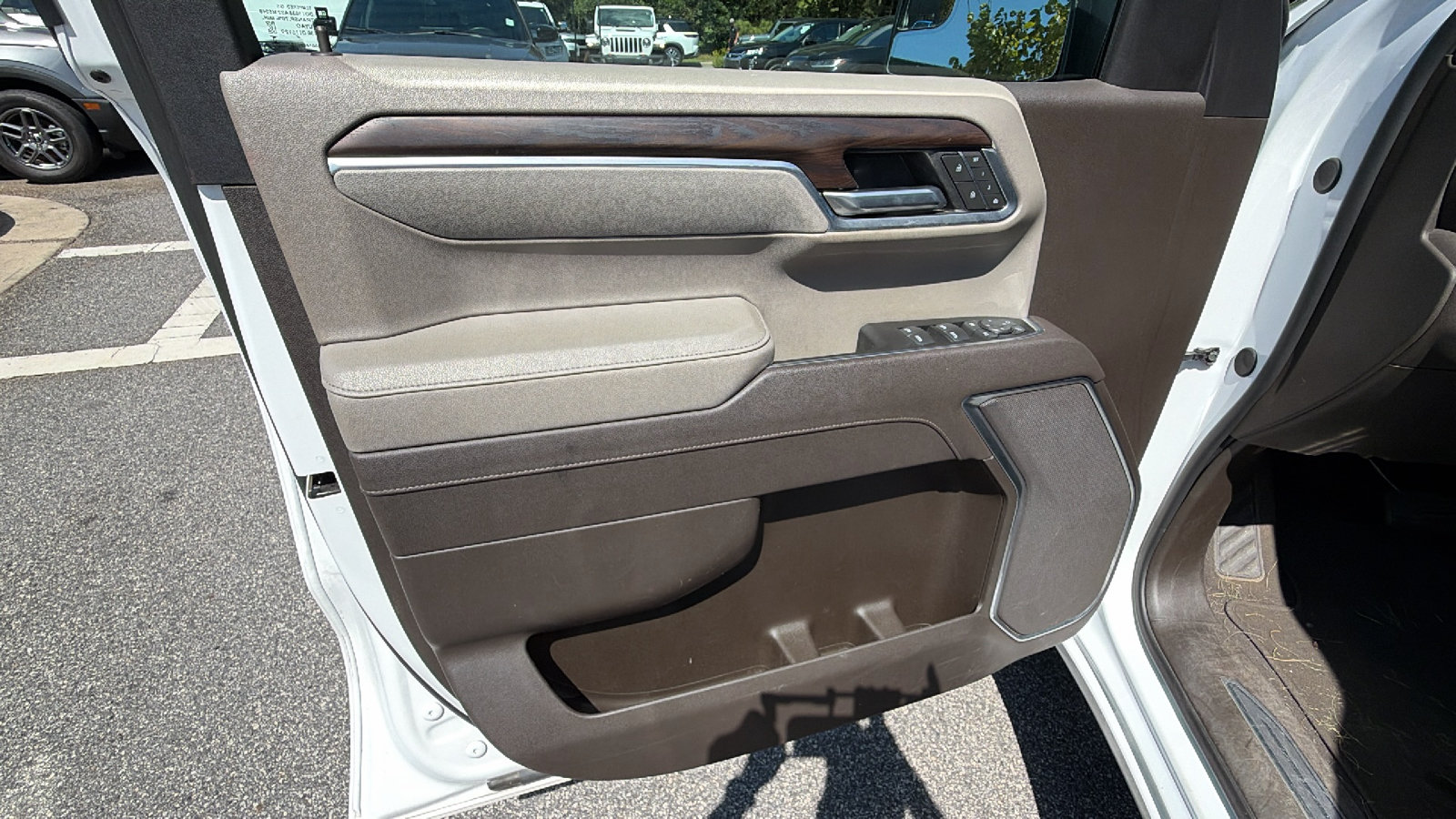Used 2025 GMC Sierra 1500 SLT AWD/4WD image 14