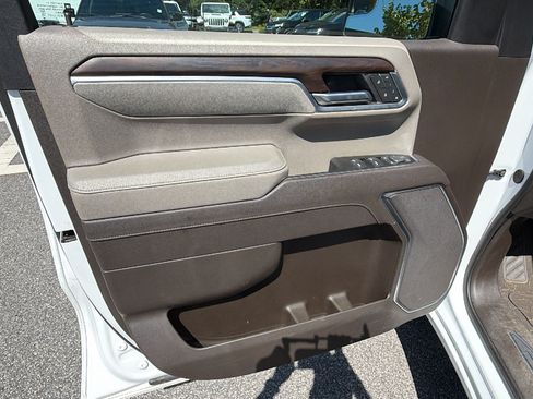 Used 2025 GMC Sierra 1500 SLT AWD/4WD image 14