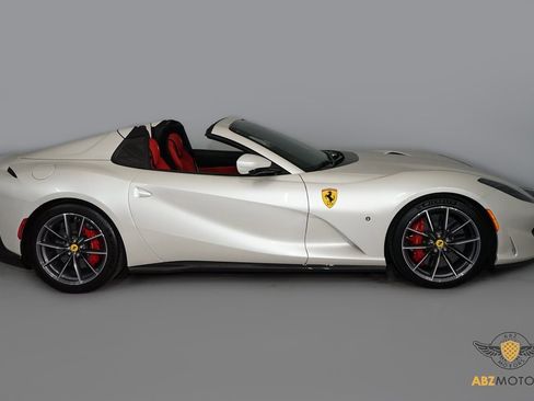 Used 2023 Ferrari 812 GTS image 5