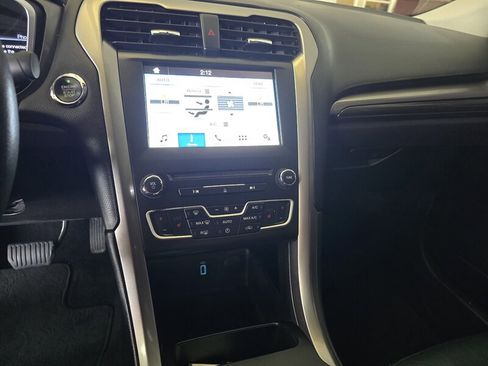 Used 2017 Ford Fusion SE w/ Fusion SE Technology Package FWD image 21