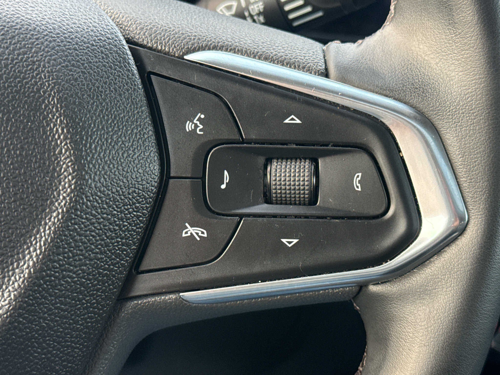 Used 2024 Chevrolet Trax ACTIV w/ Sunroof Package FWD image 18