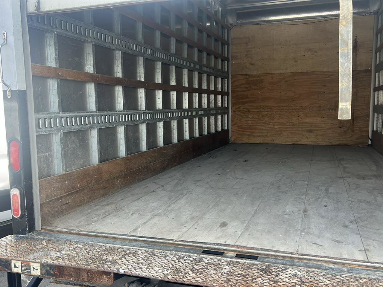 Used 2023 Isuzu NPR RWD image 7