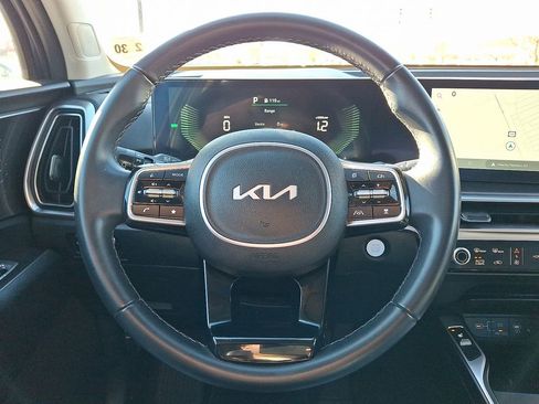 Certified 2025 Kia Sorento EX w/ EX Panoramic Sunroof Package image 8