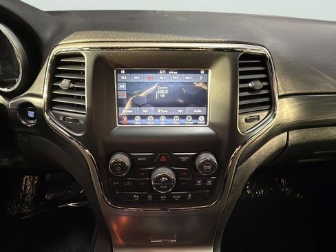 Used 2019 Jeep Grand Cherokee Laredo image 35