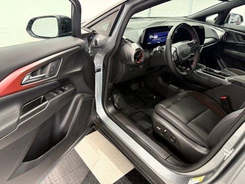 Used 2024 Chevrolet Equinox EV RS image 29