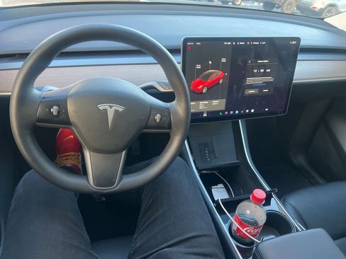 Used 2021 Tesla Model Y Long Range image 8