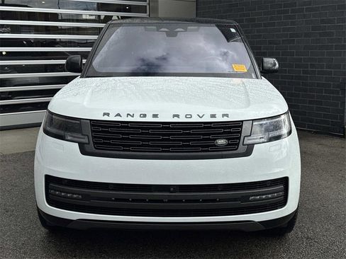 Used 2023 Land Rover Range Rover SE image 2