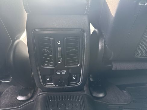 Used 2017 Jeep Grand Cherokee Limited image 17