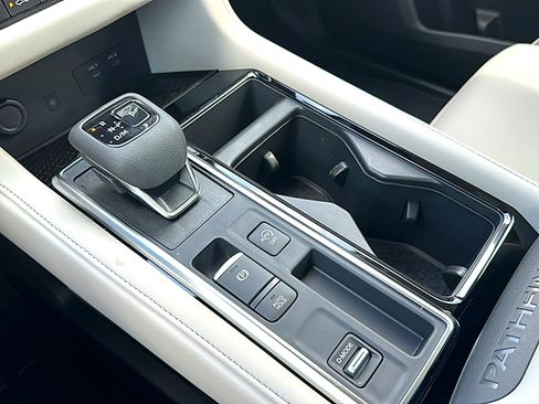 New 2026 Nissan Pathfinder SL FWD image 25