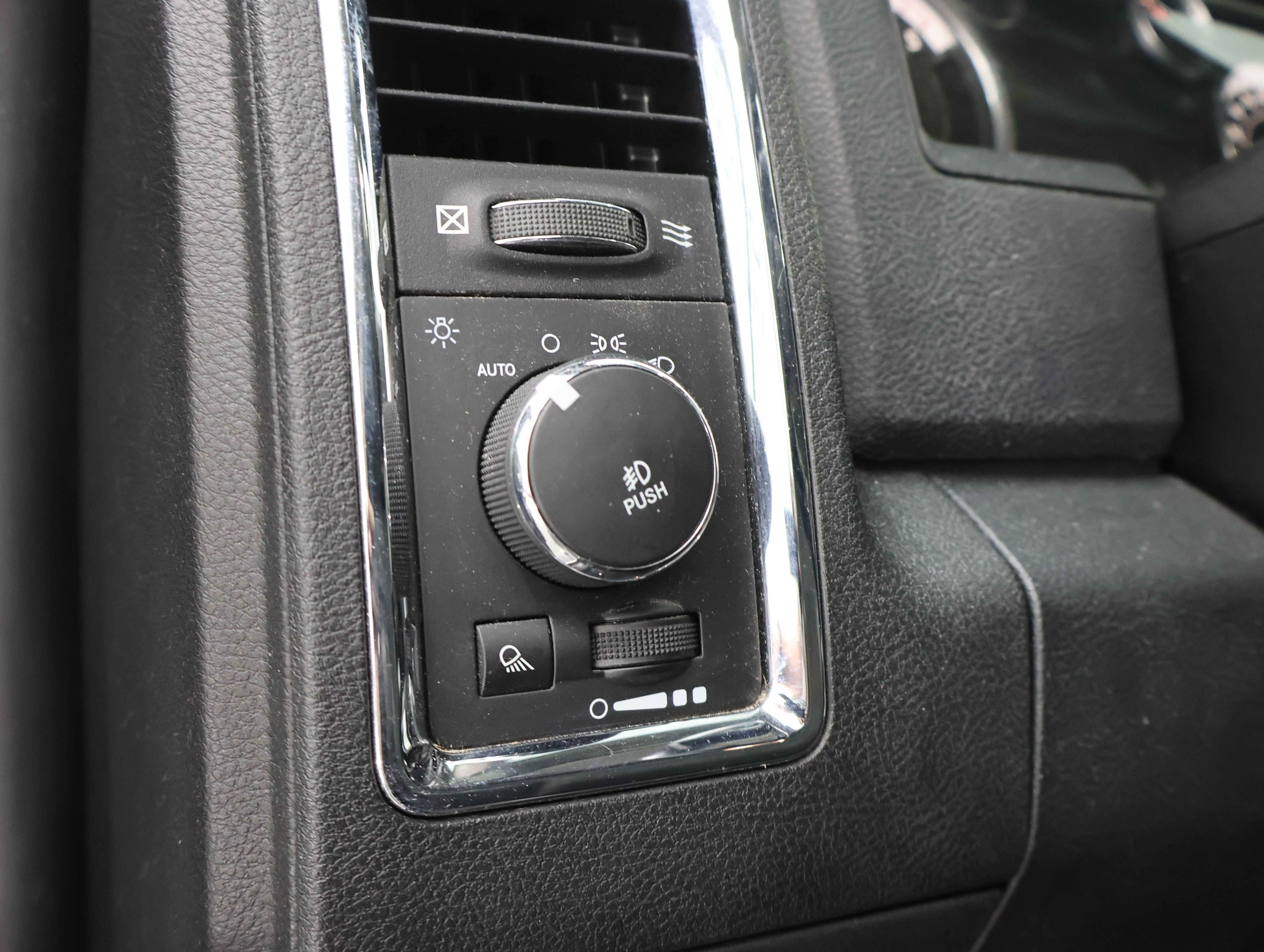 Used 2016 RAM 3500 Laramie AWD/4WD image 44