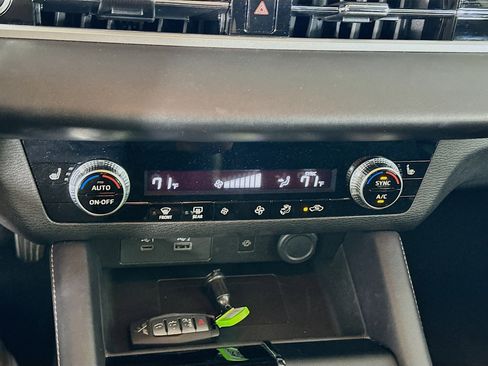 Used 2024 Mitsubishi Outlander SE image 24