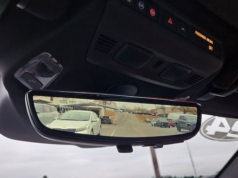 Used 2024 Chevrolet Corvette Stingray Convertible w/ Z51 Performance Package image 27