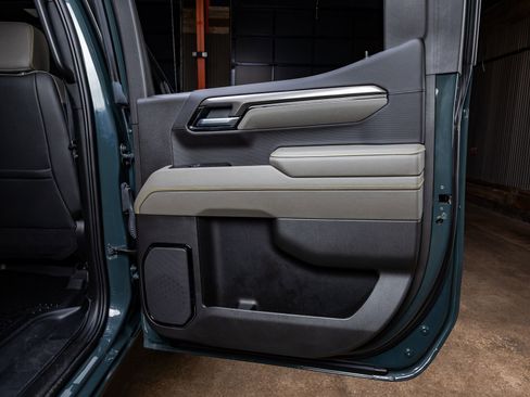 Used 2025 Chevrolet Silverado 1500 ZR2 w/ Technology Package image 37