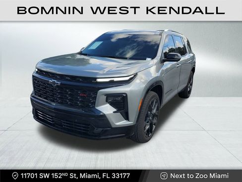 Used 2024 Chevrolet Traverse RS image 3