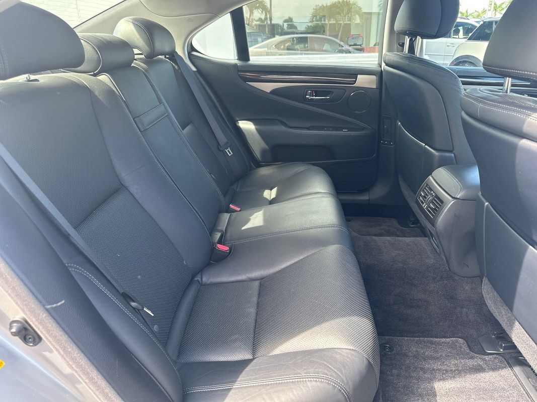 Used 2014 Lexus LS 460 w/ Comfort Package RWD image 28