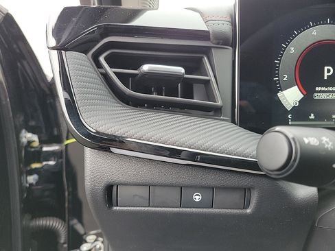 Used 2025 Nissan Kicks SR AWD/4WD image 18