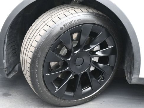 Used 2024 Tesla Model Y Long Range image 19