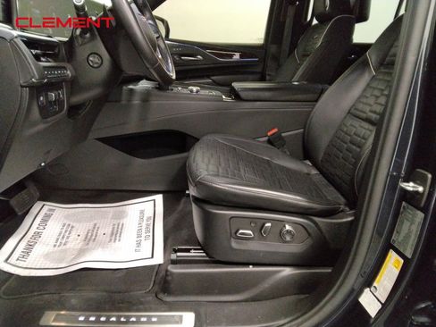 Used 2023 Cadillac Escalade Sport Platinum w/ LPO, ONYX Package image 32