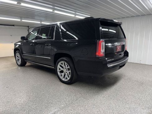 Used 2020 GMC Yukon XL Denali w/ Denali Ultimate Package AWD/4WD image 3