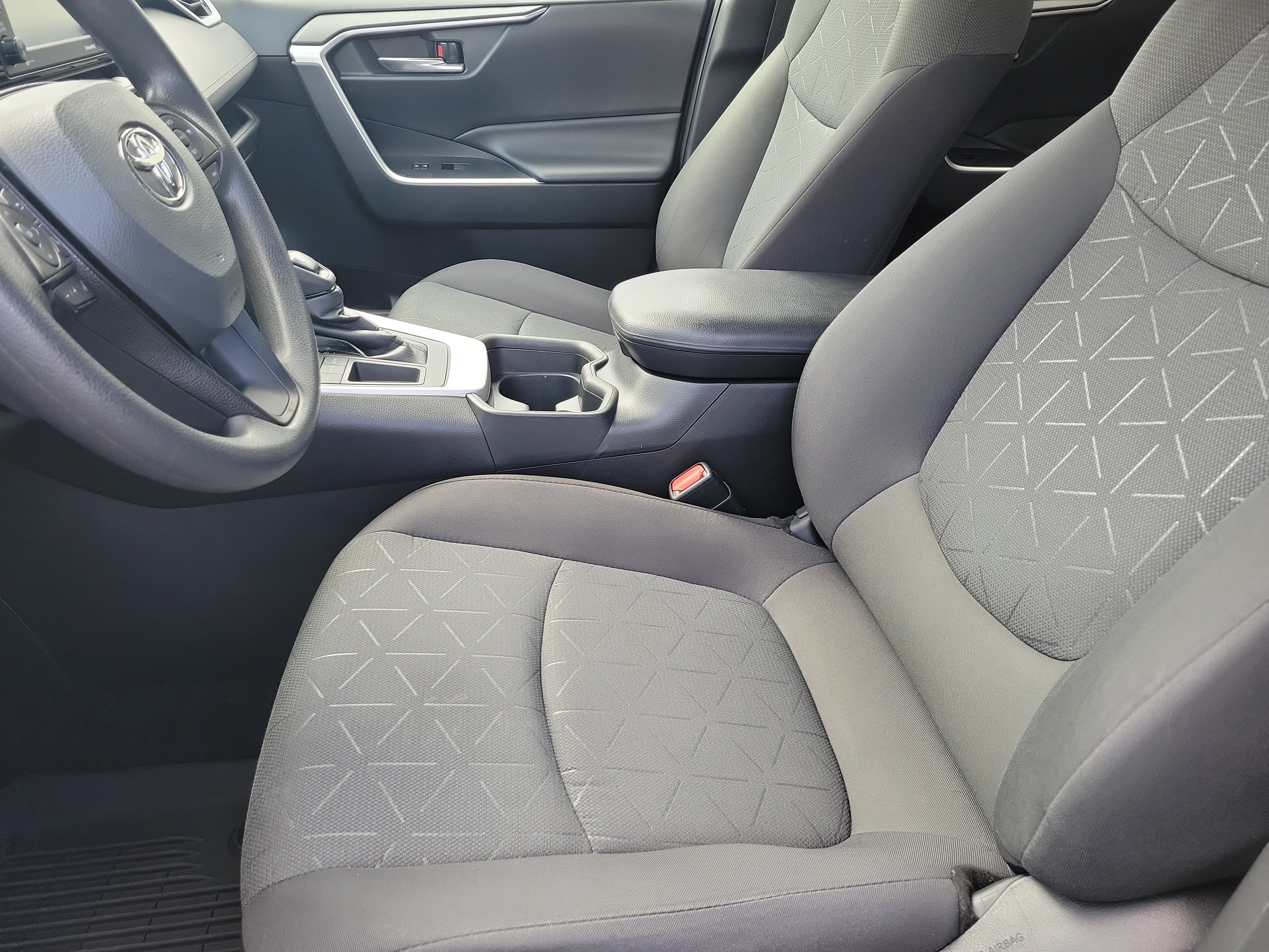 Certified 2021 Toyota RAV4 XLE w/ Convenience Package FWD image 18