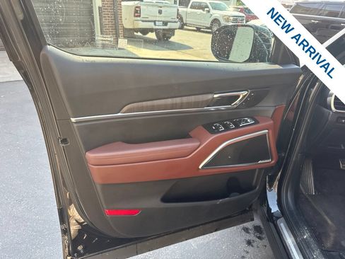 Used 2024 Kia Telluride SX Prestige w/ Towing Package AWD/4WD image 19
