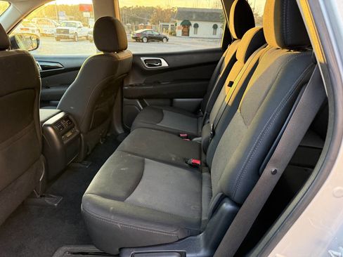 Used 2017 Nissan Pathfinder SV image 16