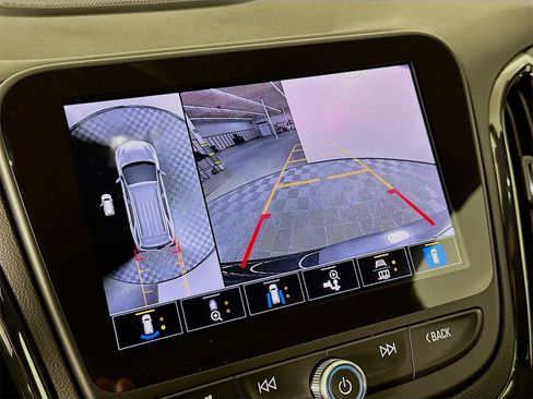 Used 2022 Chevrolet Equinox RS w/ RS Leather Package image 15