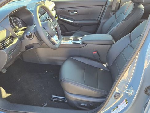 Used 2025 Nissan Sentra SR w/ SR Premium Package image 18